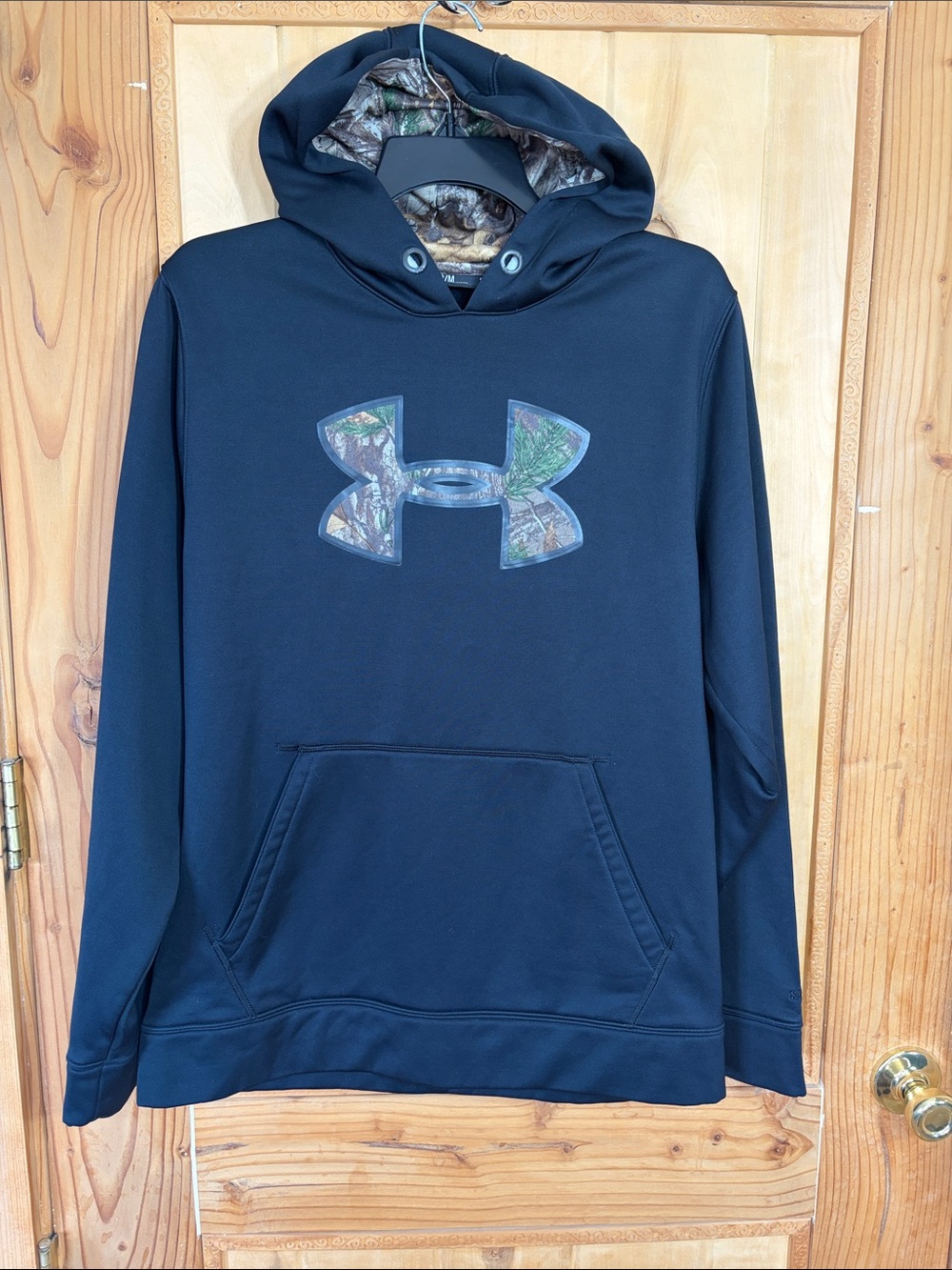 Under Armour Men’s/Unisex Black Crewneck Hoodie with Camo Logo
